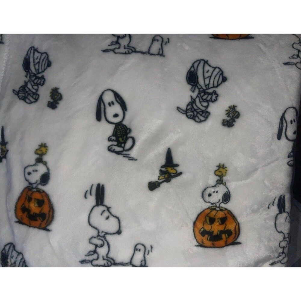 Berkshire blankets Snoopy Peanuts Halloween pumpkin Full size blanket